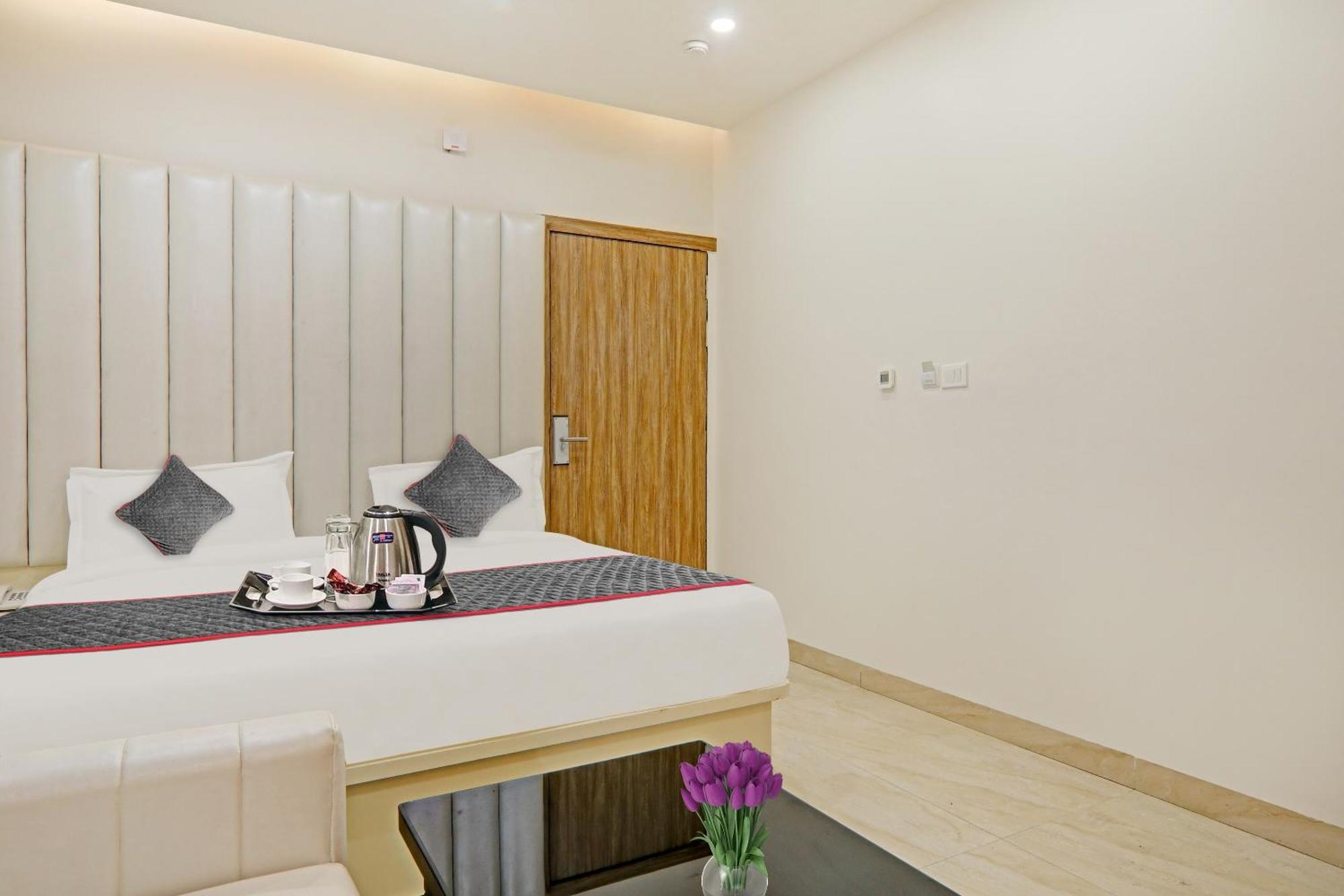 Super Townhouse Hotel Impact Chinhat Exterior foto