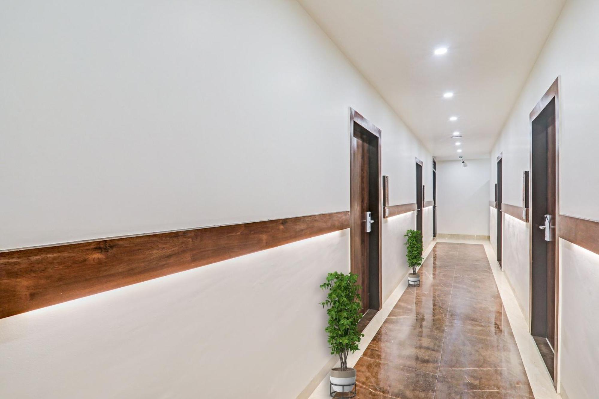 Super Townhouse Hotel Impact Chinhat Exterior foto