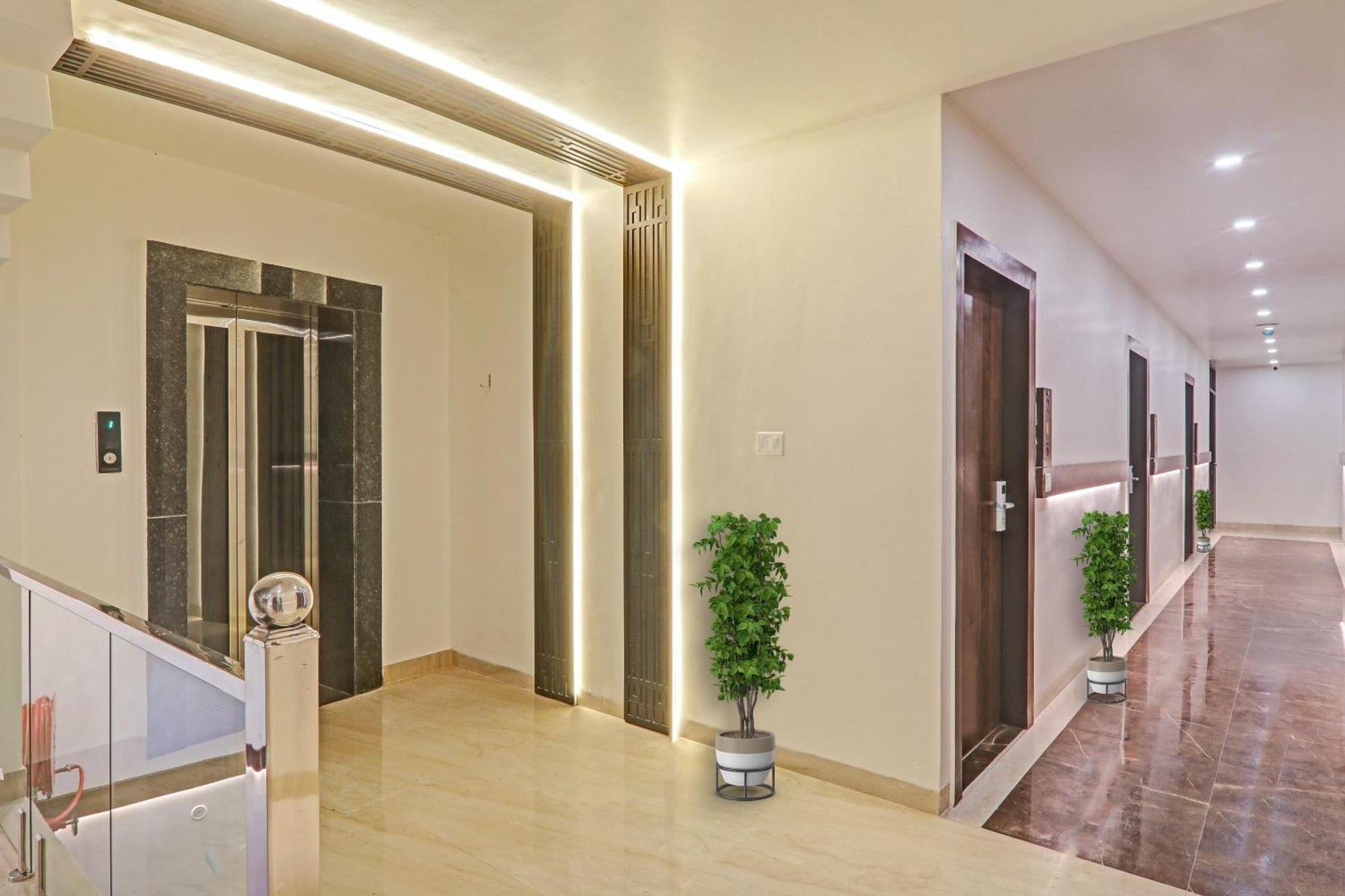 Super Townhouse Hotel Impact Chinhat Exterior foto